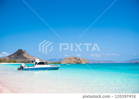 Spectacular view of Pink Beach in Komodo National Park, Indonesia 120397458