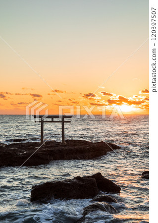 "Ibaraki Prefecture" Torii gate and sunrise on the coast of Oarai Isosaki Shrine "Ibaraki Prefecture" Torii gate and sunrise on the coast of Oarai Isosaki Shrine 120397507