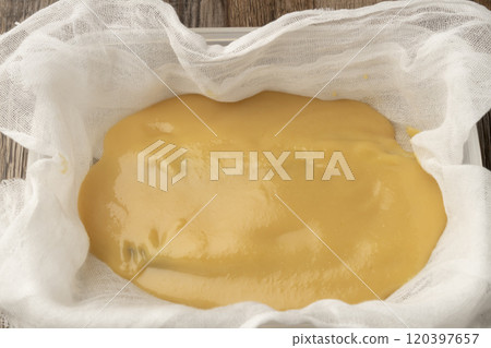 Marinating fish in Saikyo miso 120397657