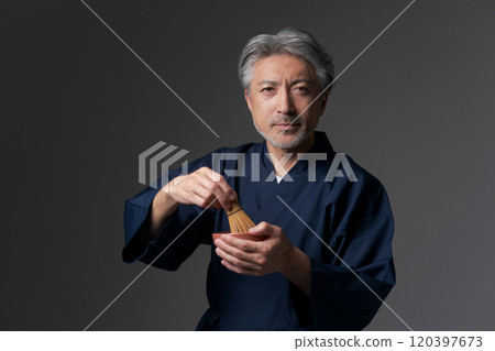 老人泡茶 120397673