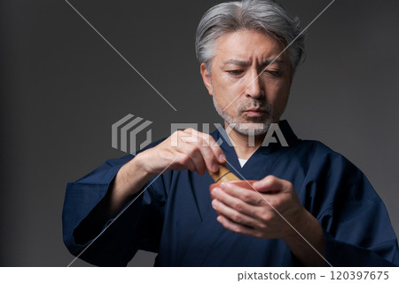 老人泡茶 老人泡茶 120397675