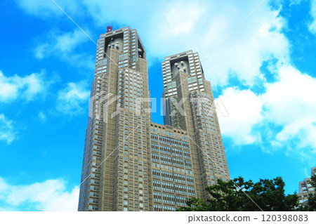 Tokyo Metropolitan Government Building and blue sky in Nishi-Shinjuku, Shinjuku Ward, Tokyo 120398083