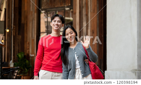 A lovely Asian couple enjoying a weekend date as they stroll through the city and shop together. 120398194