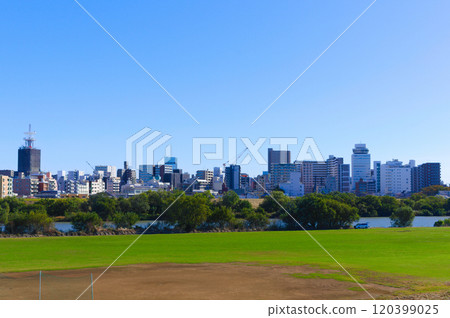 千葉縣松戶市,俯瞰江戶川,2024 年 11 月 千葉縣松戶市,俯瞰江戶川,2024 年 11 月 120399025