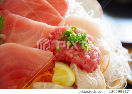 Shimizu Port's heaping tuna bowl Shimizu Port's heaping tuna bowl 120399517
