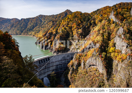 Spectacular autumn foliage at Hoheikyo Gorge 120399687