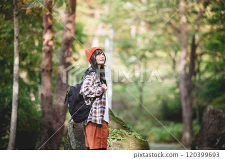 Mountain climbing girl Mountain climbing girl 120399693