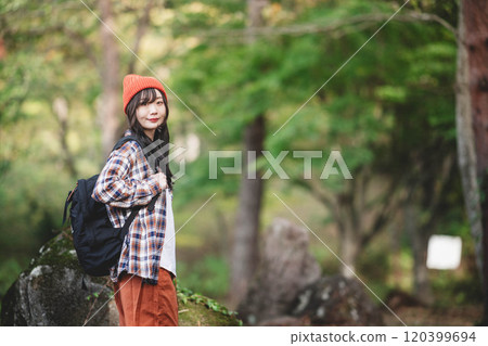 Mountain climbing girl Mountain climbing girl 120399694