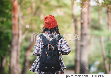 Mountain climbing girl Mountain climbing girl 120399703