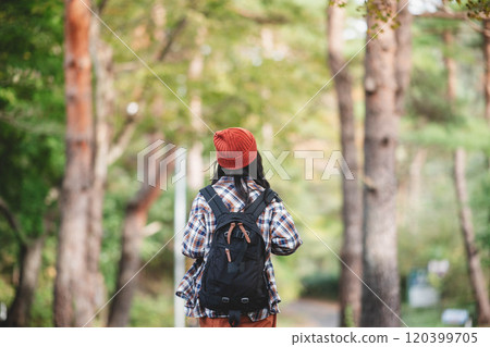 Mountain climbing girl Mountain climbing girl 120399705