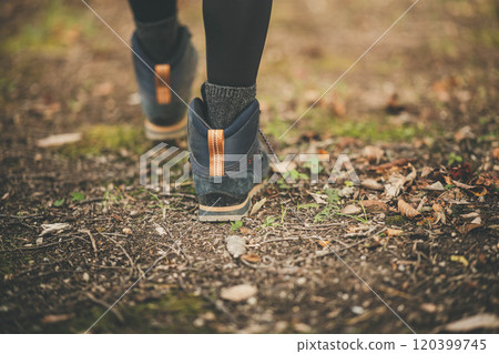 攀岩女孩和她的腳 攀岩女孩和她的腳 120399745