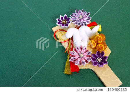 Year of the Snake New Year's card background: Hagoita decoration, white snake, tsumami zaiku, rice sack and mizuhiki Year of the Snake New Year's card background: Hagoita decoration, white snake, tsumami zaiku, rice sack and mizuhiki 120400885