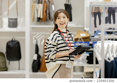 服裝店店員管理庫存 服裝店店員管理庫存 120401300