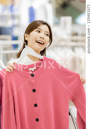 Woman enjoying shopping in a boutique 120401871
