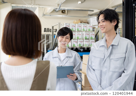 Delivery to customers in the logistics / transportation industry Delivery to customers in the logistics / transportation industry 120401944