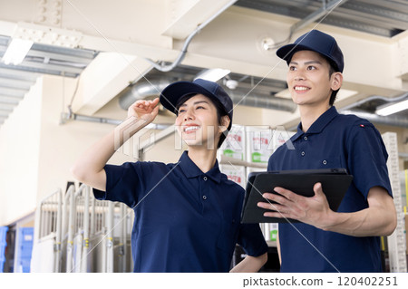 Logistics / transportation industry image Luggage list / inventory check 120402251