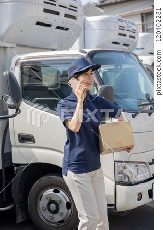 Logistics / transportation industry: A woman who contacts with a smartphone 120402281