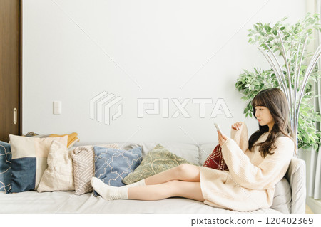 Woman relaxing on the sofa 120402369