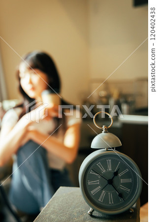 Young woman lifestyle high contrast Young woman lifestyle high contrast 120402438