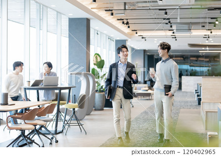 在設計師辦公室工作的人 在設計師辦公室工作的人 120402965