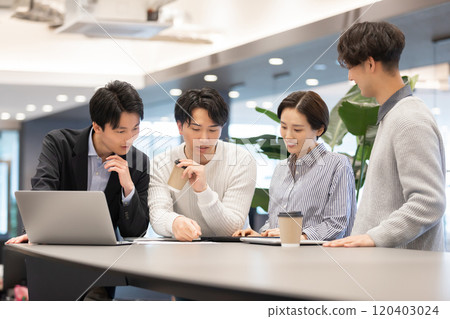 在設計師辦公室工作的人常設會議 在設計師辦公室工作的人常設會議 120403024