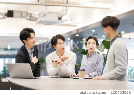 在設計師辦公室工作的人常設會議 120403026