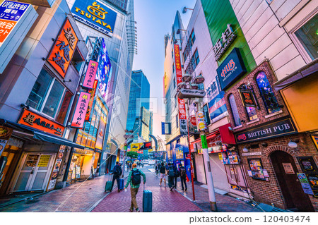 日本東京街景 清晨從澀谷中心街看澀谷十字路口=9日6點30分以後 日本東京街景 清晨從澀谷中心街看澀谷十字路口=9日6點30分以後 120403474