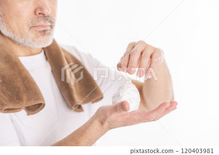 Beauty image of middle-aged men 120403981