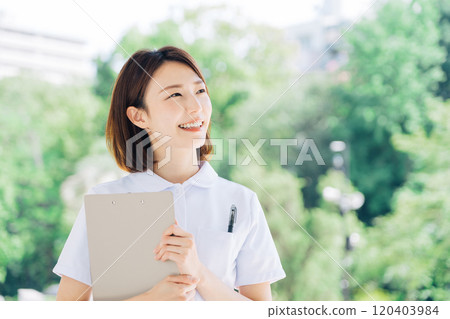 Smiling nurse 120403984