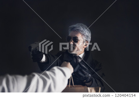 The assassin who receives the item The assassin who receives the item 120404154