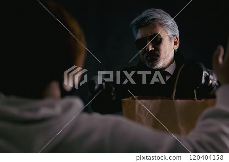 The assassin who receives the item 120404158