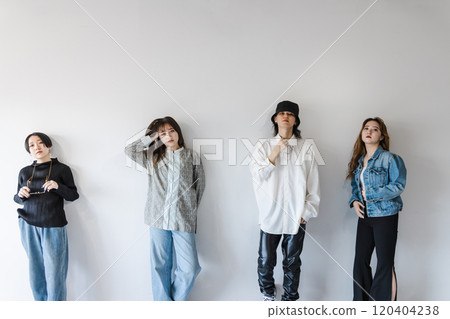 Unique fashion Men and women of Generation Z 120404238