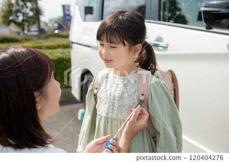 媽媽戴著安全蜂鳴器 120404276