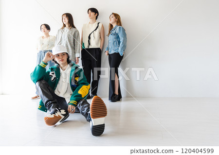 Z 世代男性和女性 Z 世代男性和女性 120404599