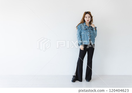 Unique woman Unique woman 120404623