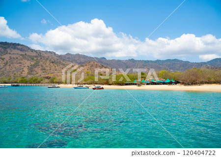 Boat pier in Komodo National Park, Indonesia 120404722