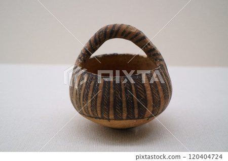 7341　Painted earthenware with handles 120404724