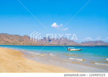 印度尼西亞科莫多國家公園前的大海 120405525