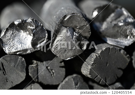 木炭（Binchotan）的破裂表面[背景材料] 120405554