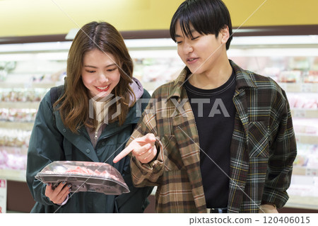 Young men and women shopping at the supermarket 120406015