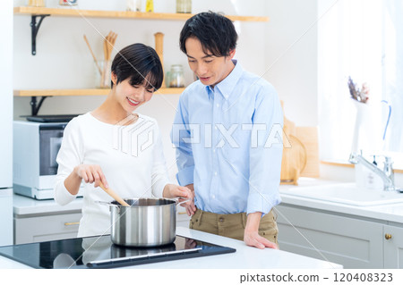 Young couple cooking in the kitchen 120408323