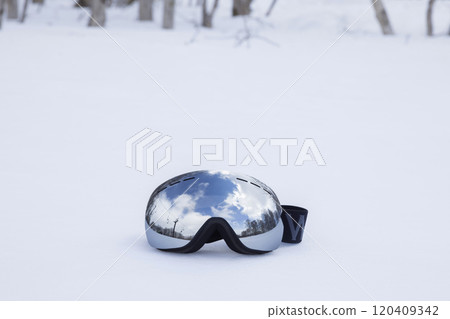 與滑雪勝地的反射的護目鏡 120409342
