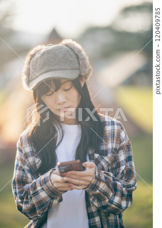 享受大自然的女人 享受大自然的女人 120409785