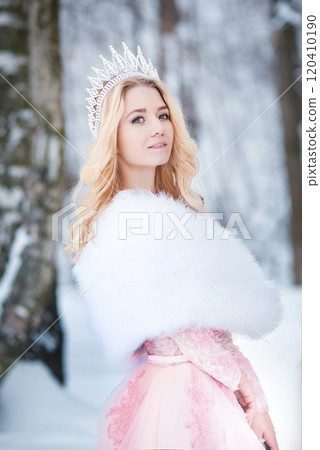 Queen, princess with crown. Snowy fairy taleQueen, princess with crown. Snowy fairy tale Queen, princess with crown. Snowy fairy taleQueen, princess with crown. Snowy fairy tale 120410190