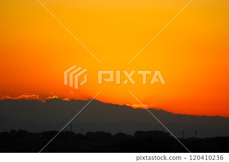 鮮紅的夕陽，秋天的河床，渡良瀨 120410236
