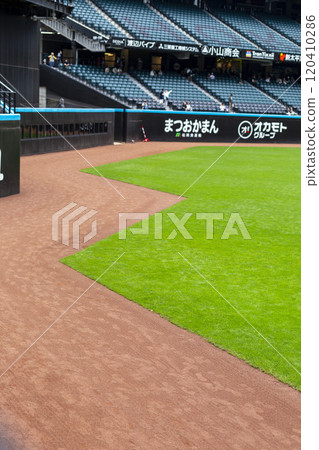 北海道斯康菲爾德維護良好的棒球場 120410286