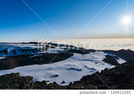 坦尚尼亞乞力馬扎羅山的基博峰頂峰 120411505