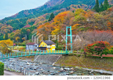 路邊車站的秋葉 路邊車站的秋葉 120411966