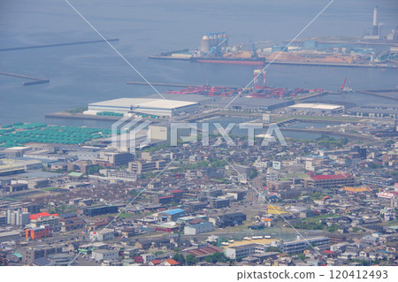 從愛媛郡四國中央市郡上展望台眺望三島中部地區 從愛媛郡四國中央市郡上展望台眺望三島中部地區 120412493