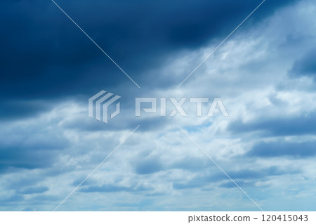 多雲的天空特寫 多雲的天空特寫 120415043